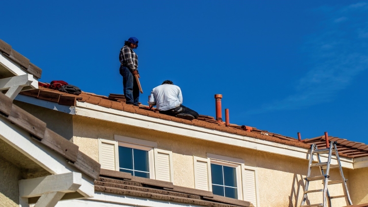How to Decide If You Should Repair or Replace Your Roof